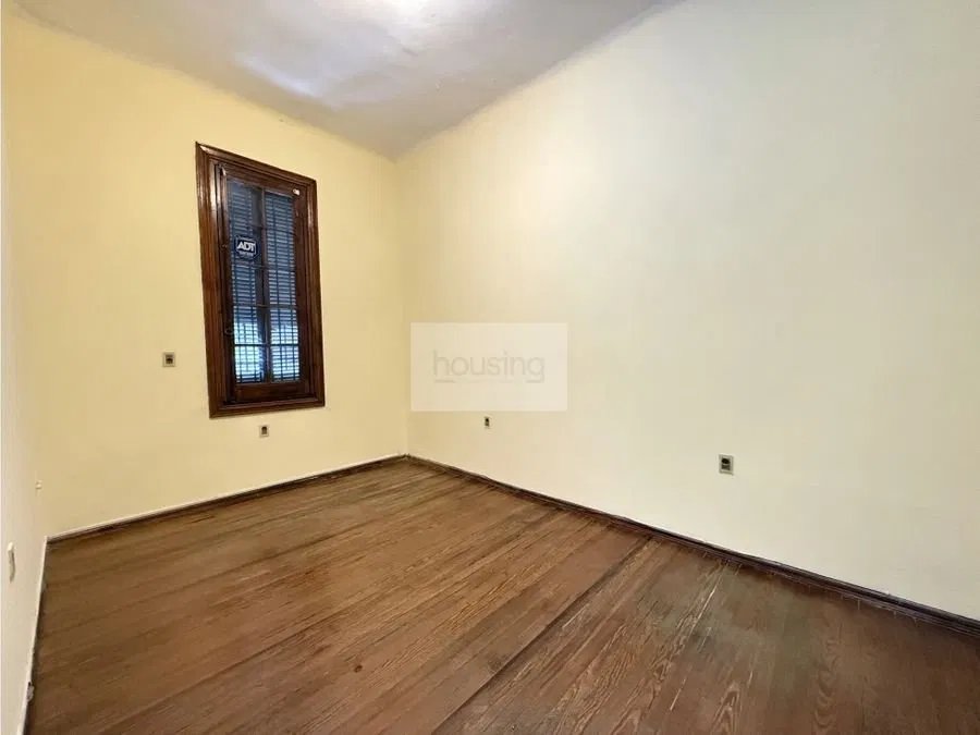 Habitaci&oacute;n con ventana a fachada